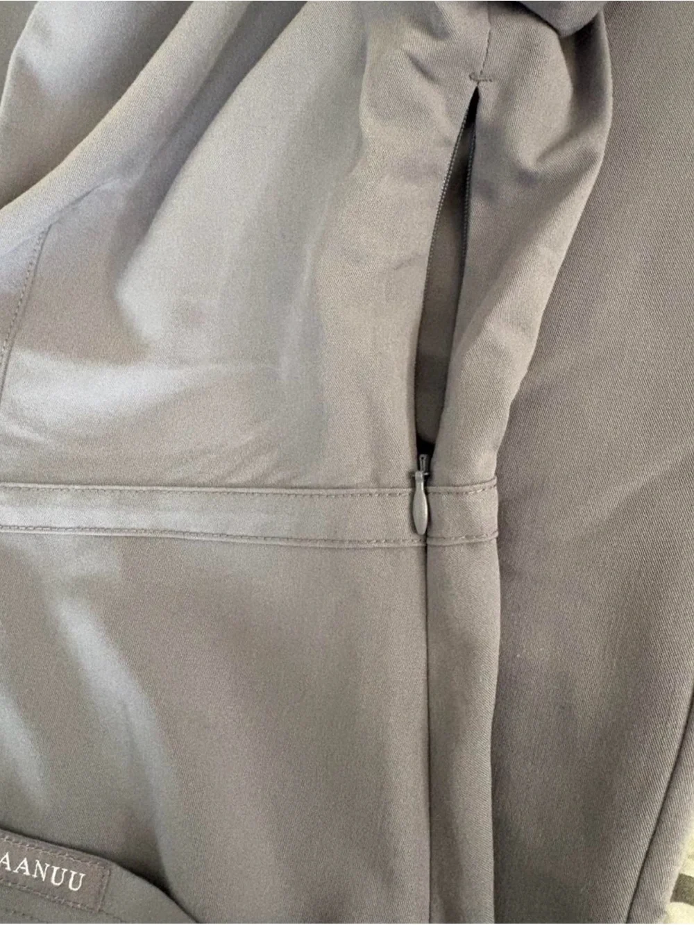 Jaanuu Grey V-Neck Scrub Top & Drawstring Jogger Pants XS
